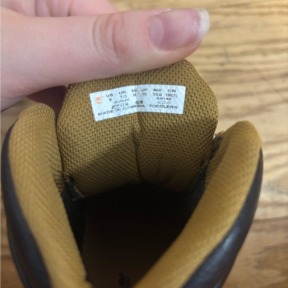 Kids Black and Tan Timberland Boots size 8 EUC - Picture 5 of 5